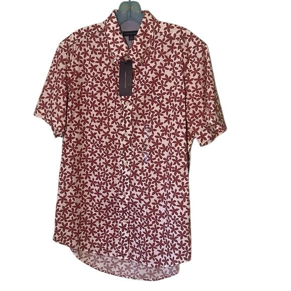 NWT- Tommy Hilfiger floral short sleeve shirt. Size medium - Picture 3 of 11